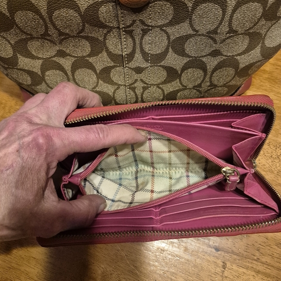 EUC Coach Bag / Wallet - Picture 14 of 16